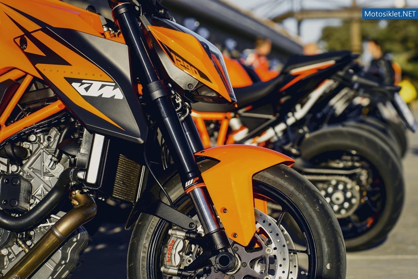 KTM-1290-Super-Duke-R-2014-042