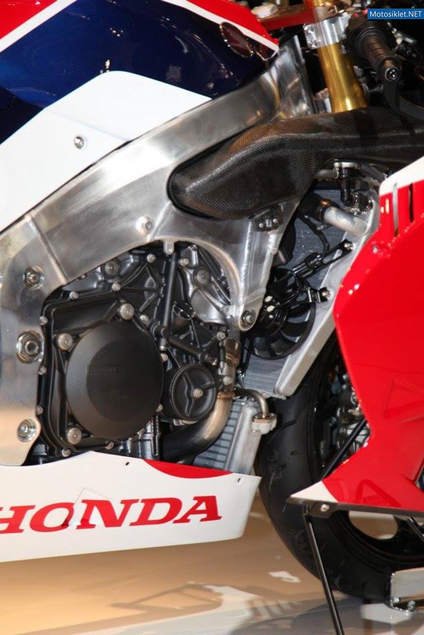 Honda-RC213V-S-2015-Image-040