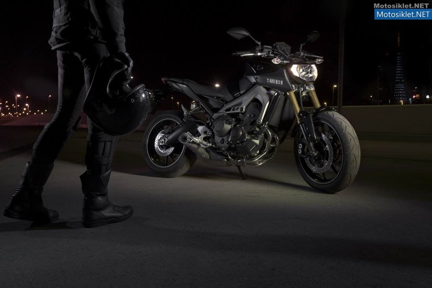 Yamaha-MT-09-2014-004