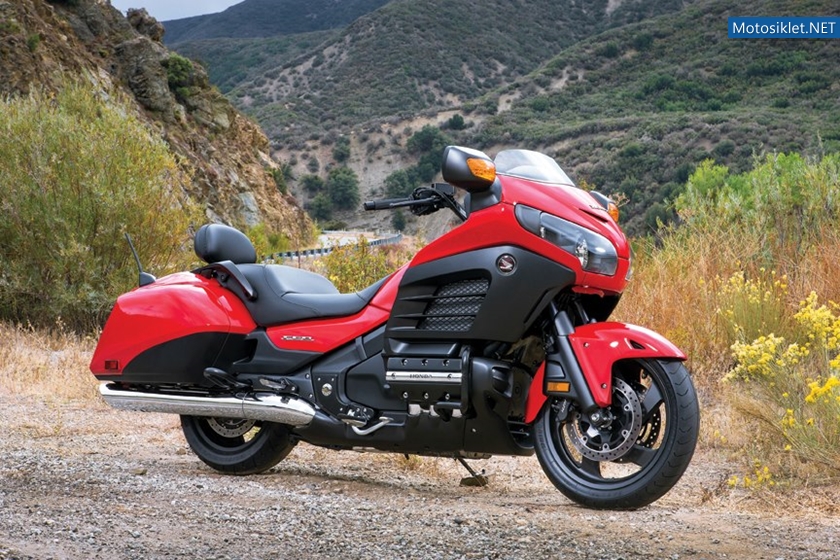 2013-Honda-GoldwingGL-1800-009