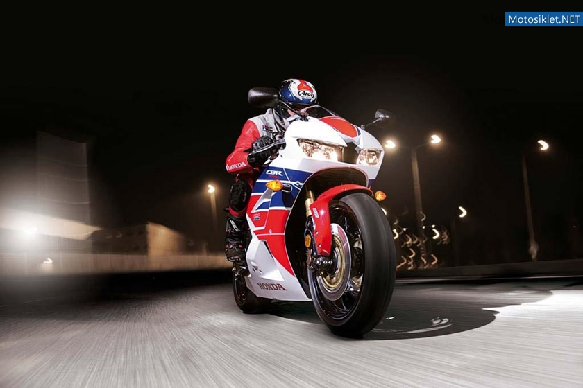 2013-Honda-CBR600RR-016