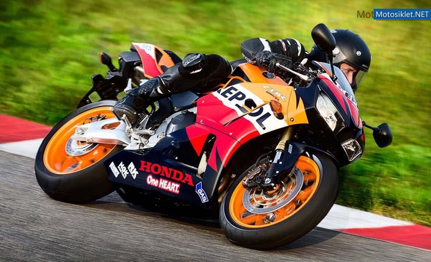 2013-Honda-CBR600RR-017