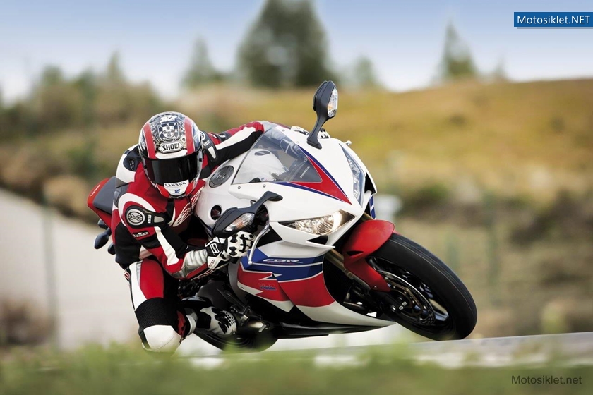 Honda-CBR1000RR-Fireblade-2013-009