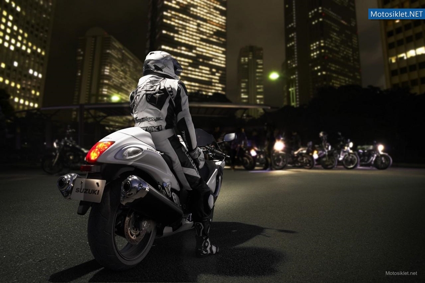 Suzuki-GSX-R1300-Hayabusa-2013-Model-004