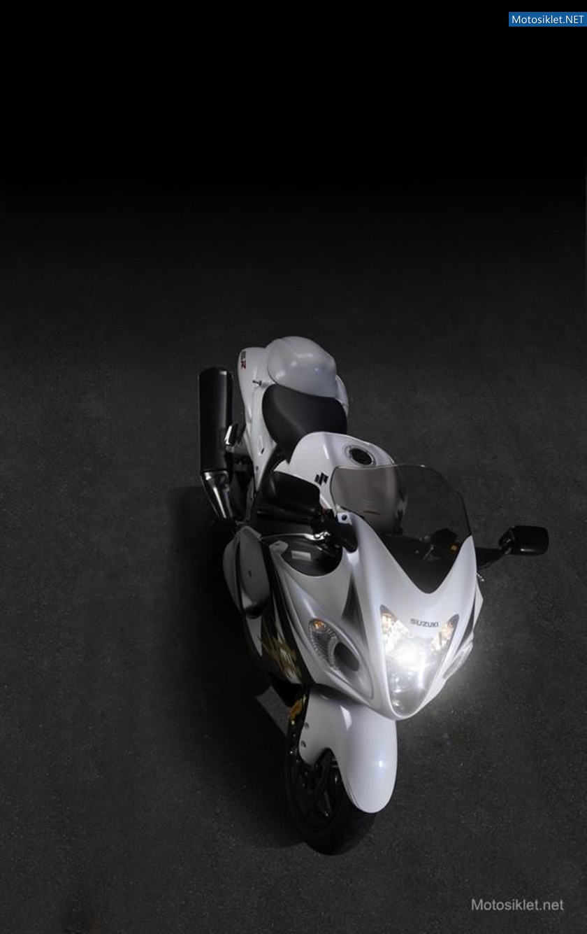 Suzuki-GSX-R1300-Hayabusa-2013-Model-026