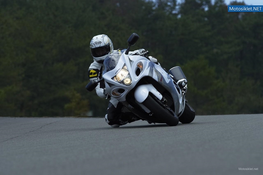 Suzuki-GSX-R1300-Hayabusa-2013-Model-033