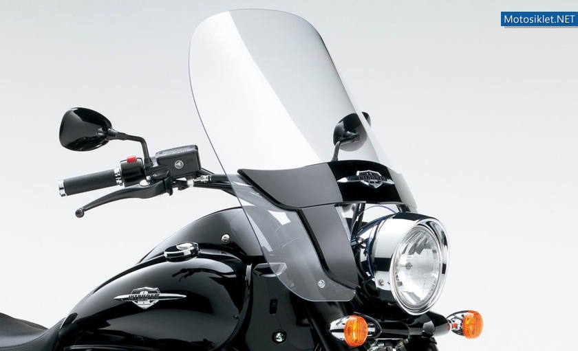 Suzuki-Intruder-C1500T-2013-002