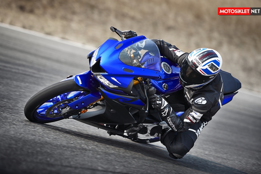 2019-Yamaha-YZF-R125-EU-Yamaha_Blue-Action-005