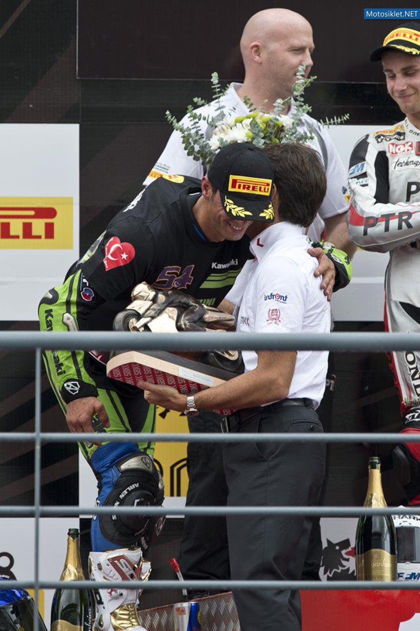 KenanSofuoglu-SupersportPortimao-2012-WorldChampion-029