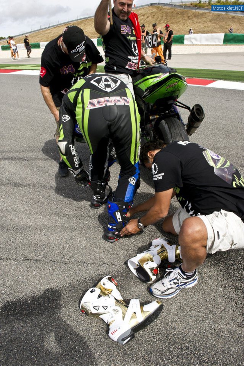 KenanSofuoglu-SupersportPortimao-2012-WorldChampion-036