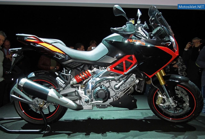 ApriliaCaponord1200-2013Model-009