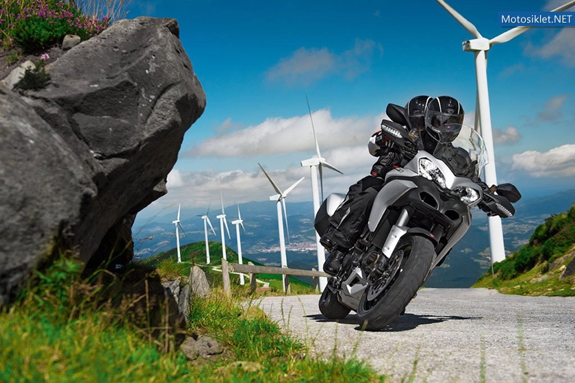 2013-Ducati-Multistrada-1200S-Touring-002