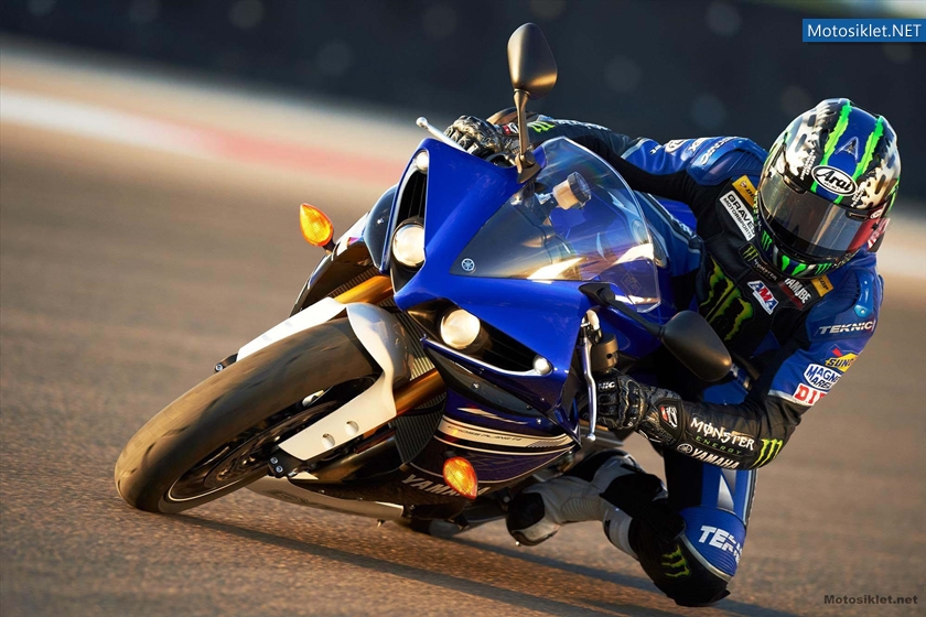 2013-Model-Yamaha-YFZR1-011