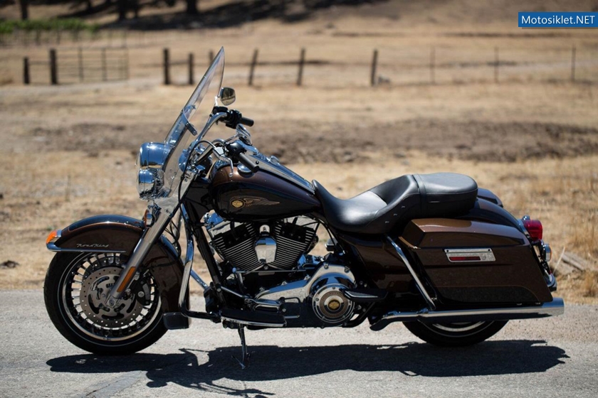 HarleyDavidson-FLHR-RoadKing-2013-Model-009