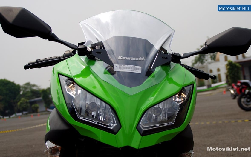 Yeni-KawasakiNinja250R-2013Model-027