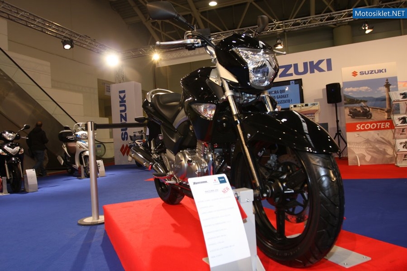 SuzukiInazuma250-005