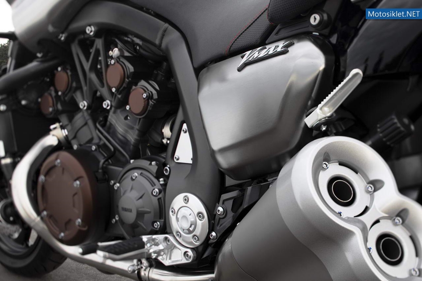 Yamaha-VMAX-2012-Model-017