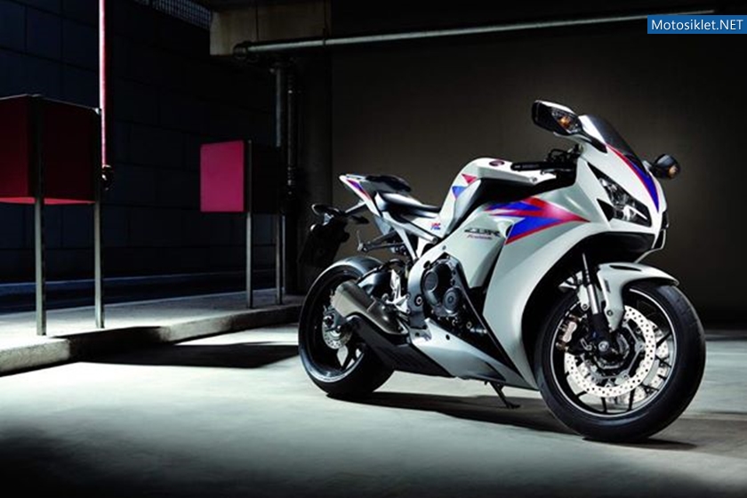 2012-model-Honda-CBR1000RR-009