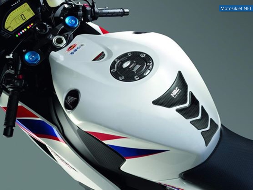 2012-model-Honda-CBR1000RR-015