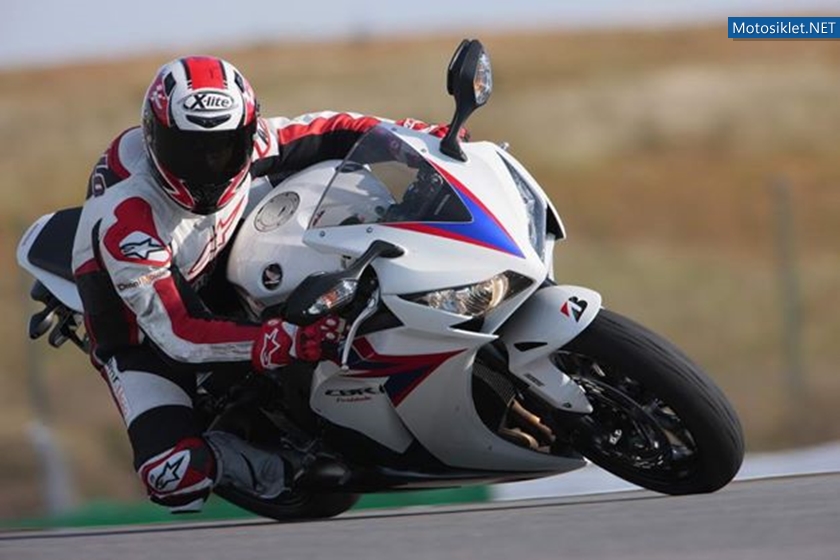 2012-model-Honda-CBR1000RR-030