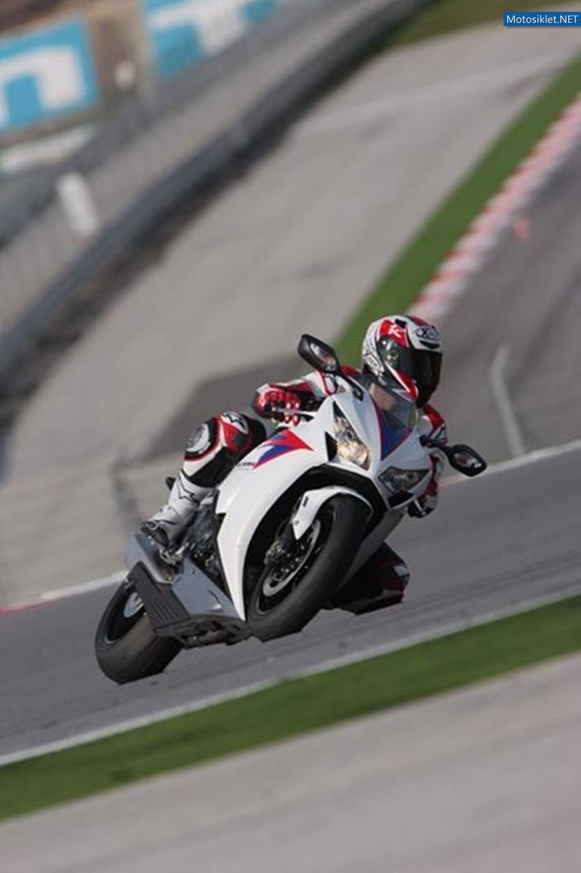 2012-model-Honda-CBR1000RR-035