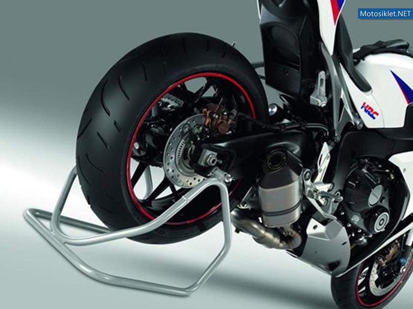 2012-model-Honda-CBR1000RR-046