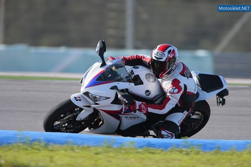 2012-model-Honda-CBR1000RR-055