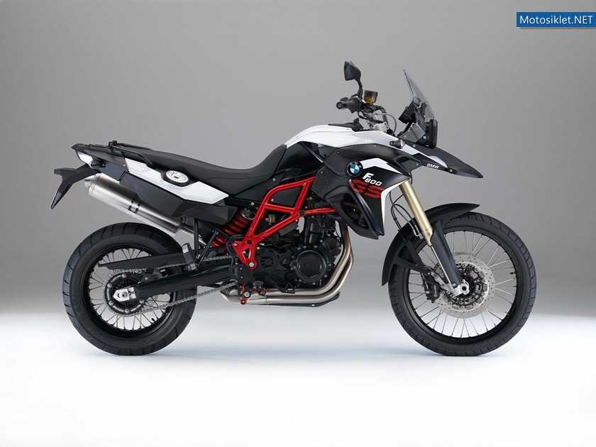 2015-BMW-F800GS-004