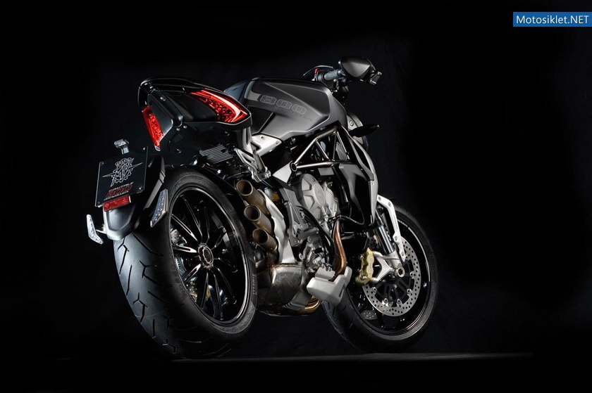 MV-Agusta-Brutale-800-Dragster-003