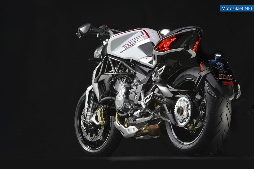 MV-Agusta-Brutale-800-Dragster-004