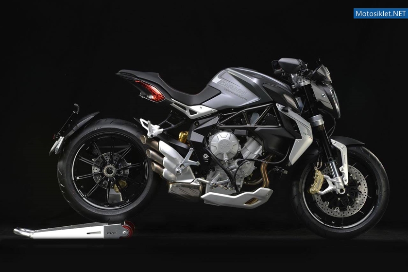 MV-Agusta-Brutale-800-Dragster-020