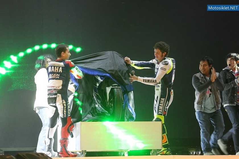 2014-Yamaha-M1-Lansman-MotoGP-020