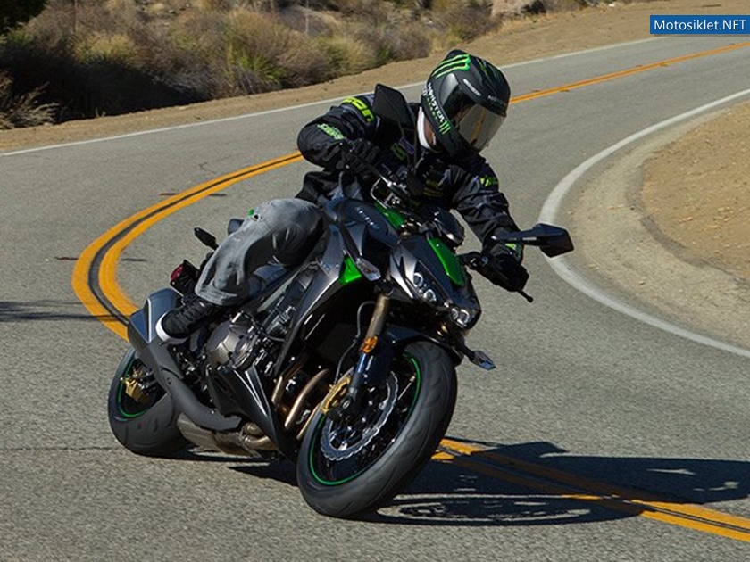 2014-Kawasaki-Z1000-018