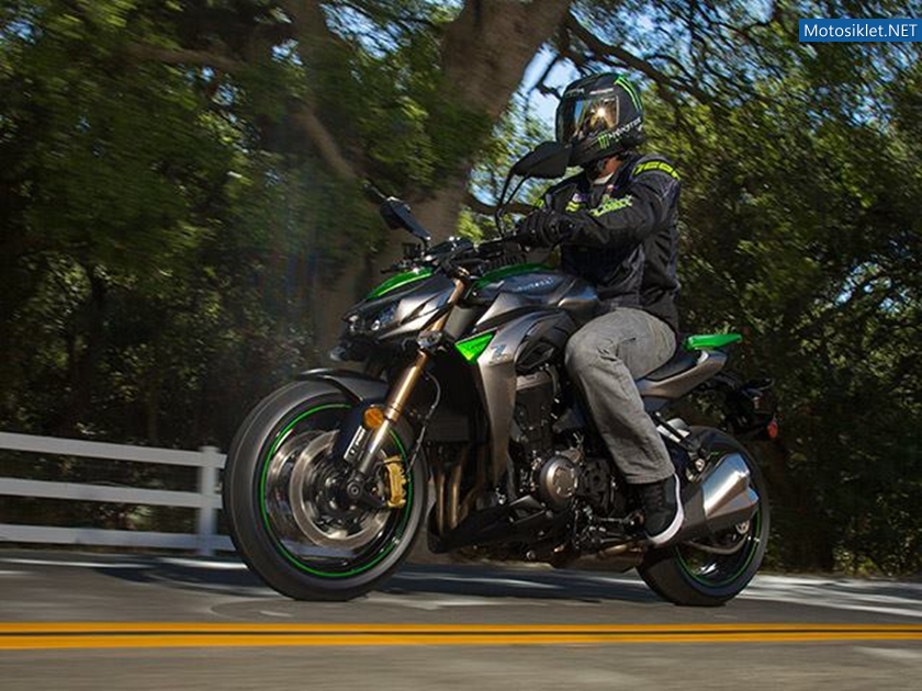 2014-Kawasaki-Z1000-020