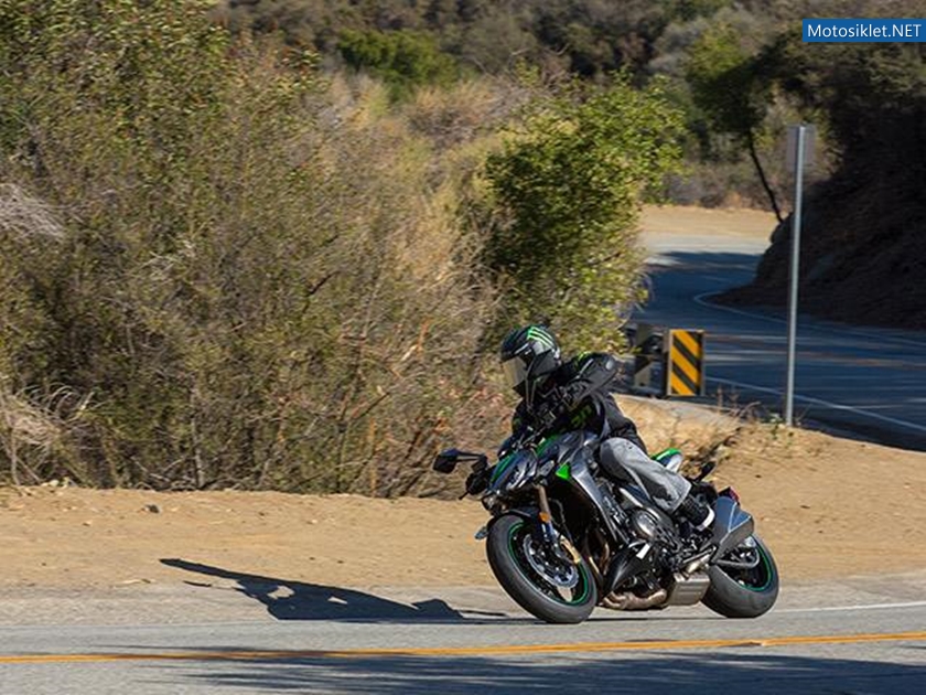 2014-Kawasaki-Z1000-022