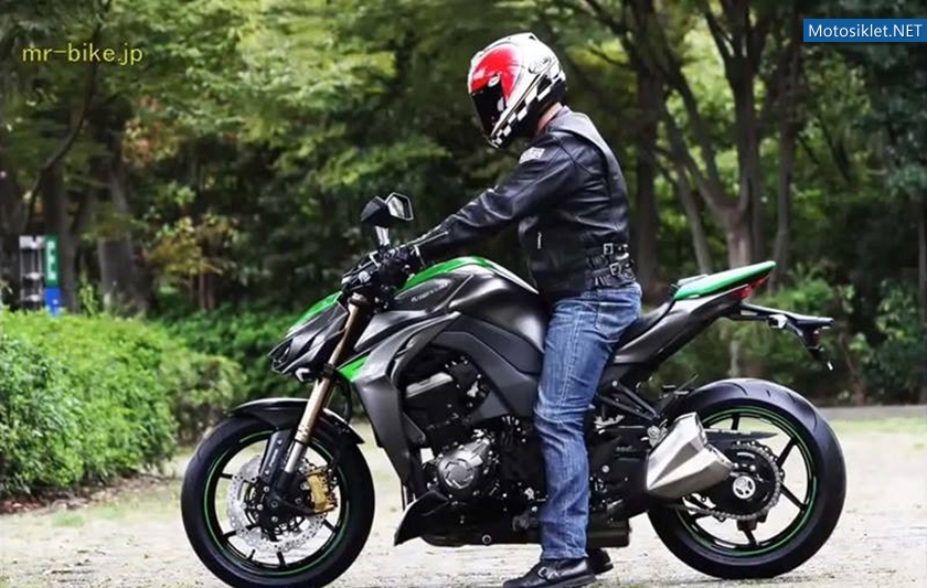 2014-Kawasaki-Z1000-030