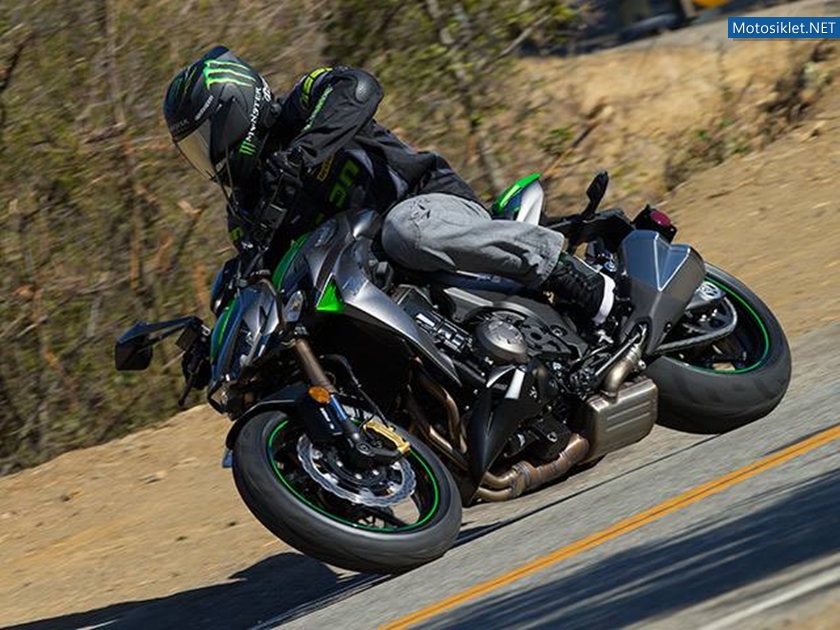 2014-Kawasaki-Z1000-037