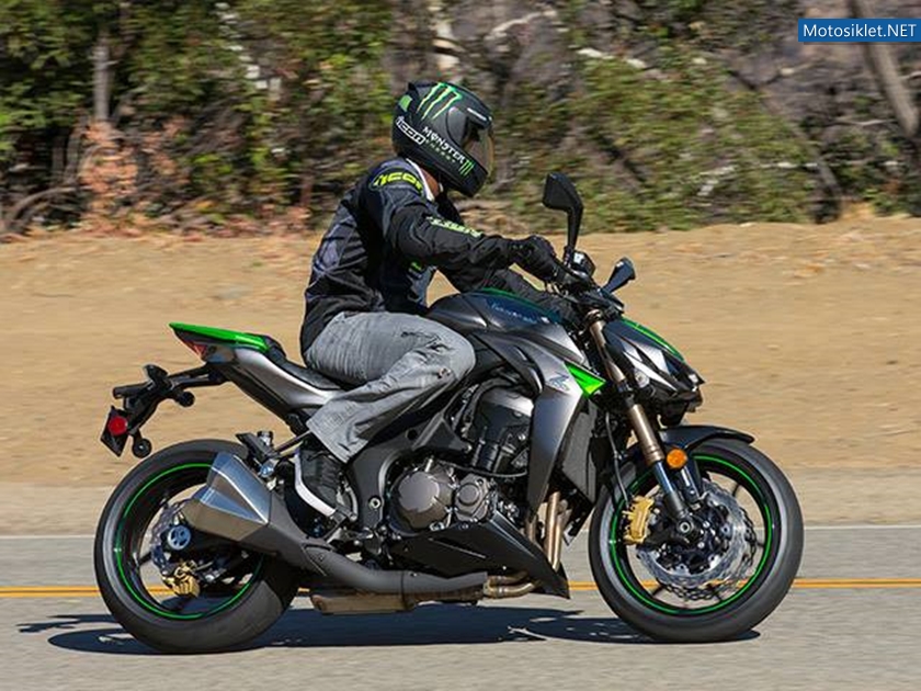 2014-Kawasaki-Z1000-047