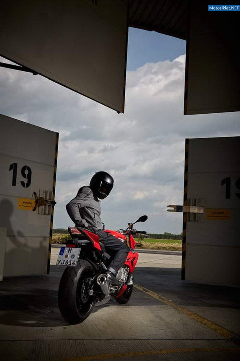 BMWS1000R-2014-052