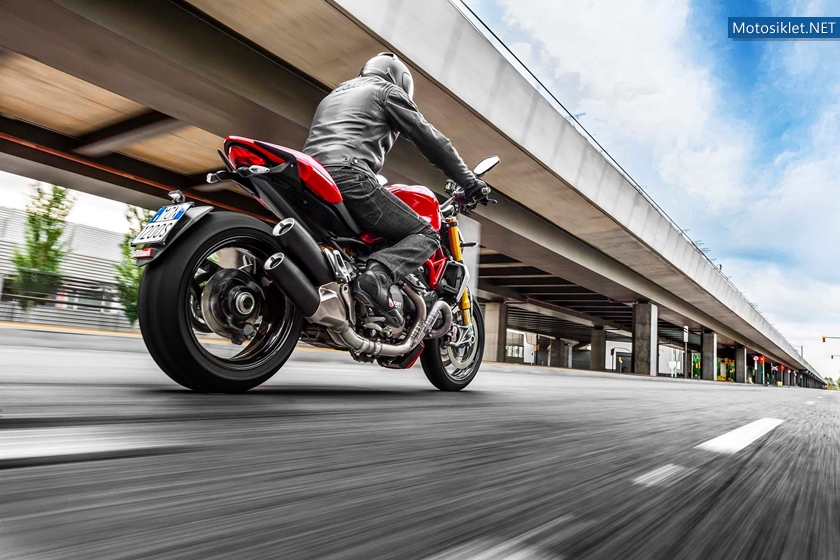 2014-Ducati-Monster-1200-036