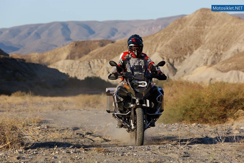 2014-BMW-R1200GS-Adventure-013