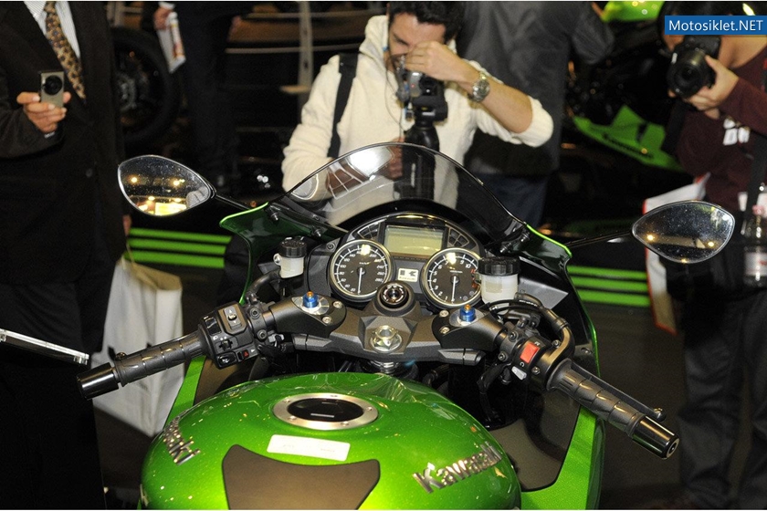 KAWASAKI-Milano-MotosikletFuari-EICMA2011-033