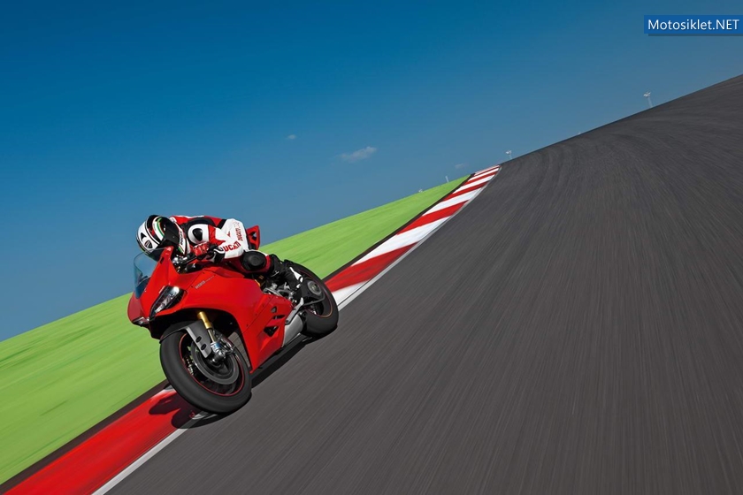 Ducati-1199-Panigale-S-2012-modeL-004