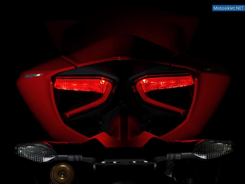 Ducati-1199-Panigale-S-2012-modeL-006