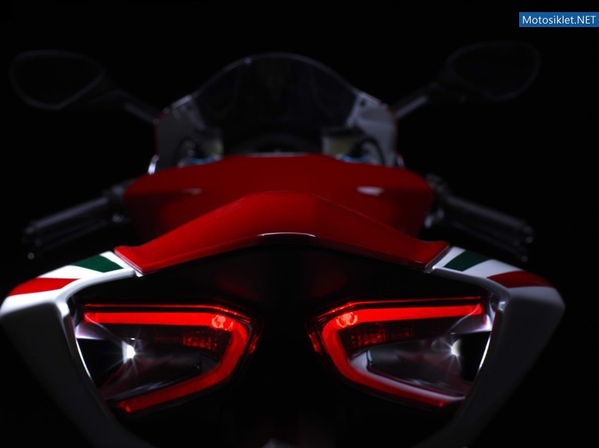 Ducati-1199-Panigale-S-2012-modeL-032