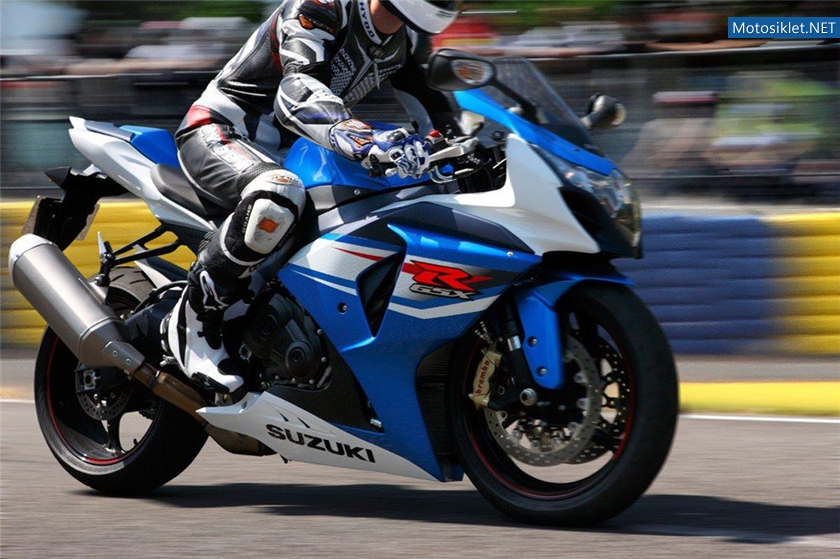 2012-Suzuki-GSX-R1000-003