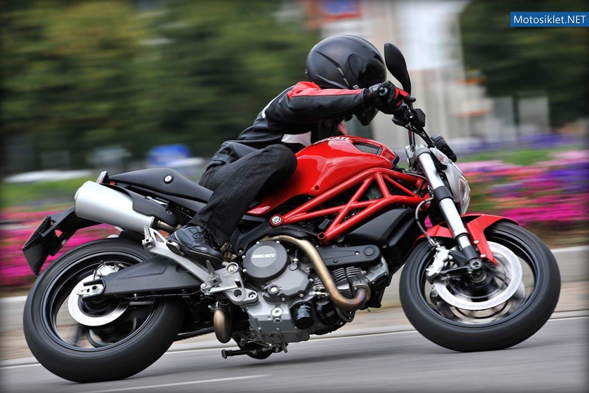 Ducati-Monster-795-008