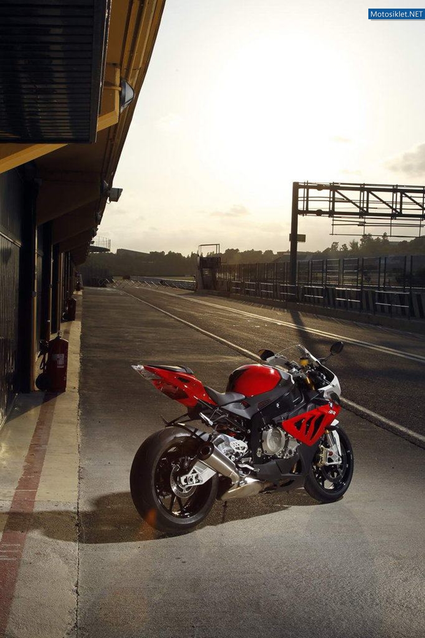 2012-BMW-S-1000RR-007