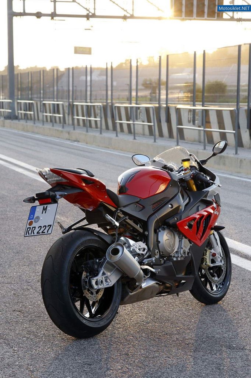 2012-BMW-S-1000RR-027