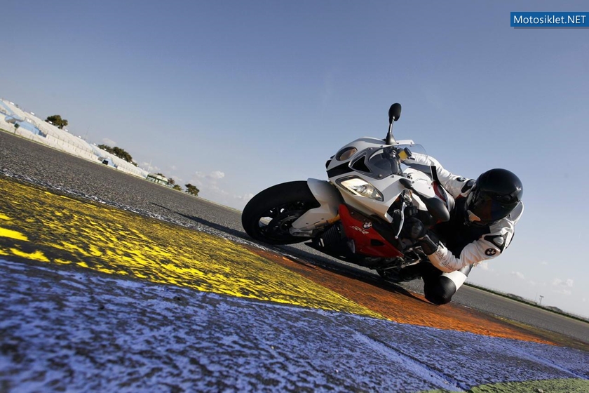 2012-BMW-S-1000RR-049